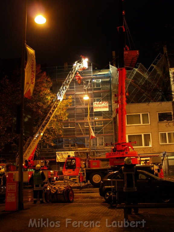 Sturm 3 Geruest droht auf die Strasse zu stuerzen Koeln Kalk Kalker Hauptstr   P091.JPG